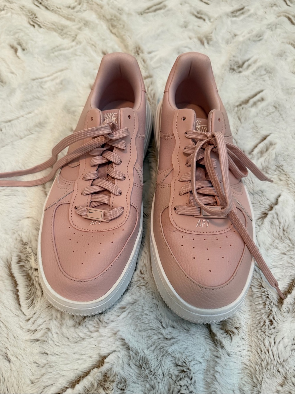 Nike Women's Low-Top Sneakers - Blush Pink